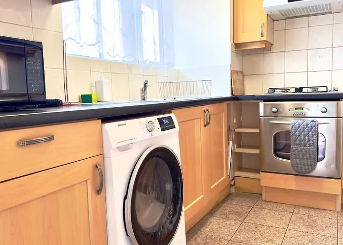 The Queens Palace 1 Bedroom Apartment Central London By Wild